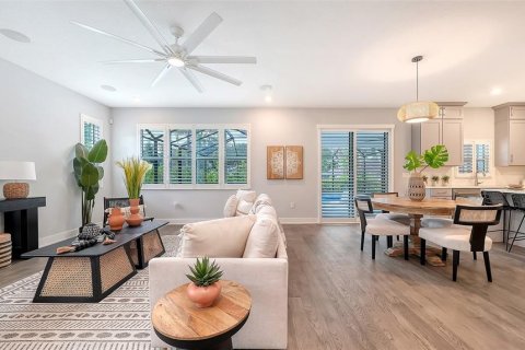 House in Sarasota, Florida 4 bedrooms, 223.8 sq.m. № 2151980 - photo 6