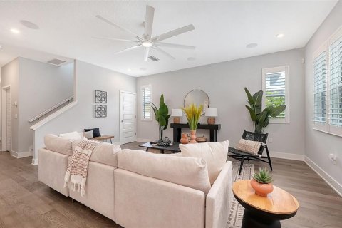 House in Sarasota, Florida 4 bedrooms, 223.8 sq.m. № 2151980 - photo 8
