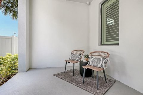 House in Sarasota, Florida 4 bedrooms, 223.8 sq.m. № 2151980 - photo 3