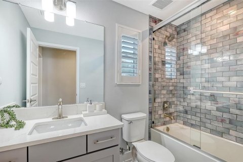 House in Sarasota, Florida 4 bedrooms, 223.8 sq.m. № 2151980 - photo 28
