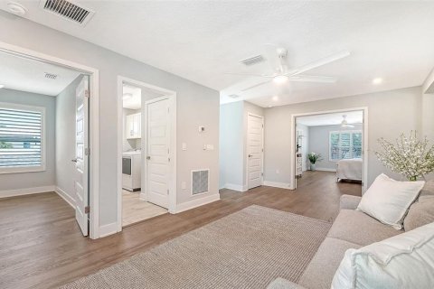 House in Sarasota, Florida 4 bedrooms, 223.8 sq.m. № 2151980 - photo 21