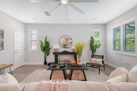 House in Sarasota, Florida 4 bedrooms, 223.8 sq.m. № 2151980 - photo 9