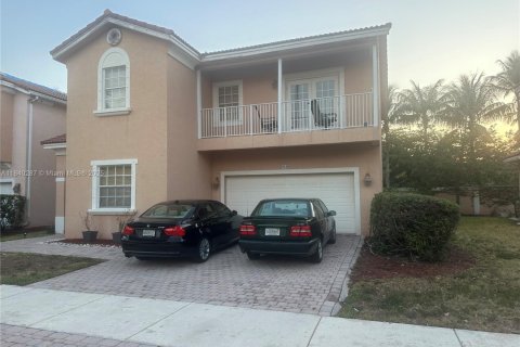 House in Coral Springs, Florida 4 bedrooms, 233.37 sq.m. № 1842721 - photo 2