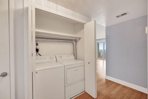 Condo in Fort Lauderdale, Florida, 2 bedrooms  № 2406207 - photo 18