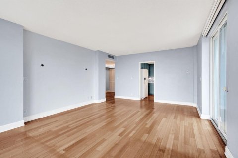 Condo in Fort Lauderdale, Florida, 2 bedrooms  № 2406207 - photo 15