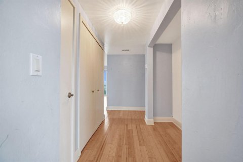 Condo in Fort Lauderdale, Florida, 2 bedrooms  № 2406207 - photo 20