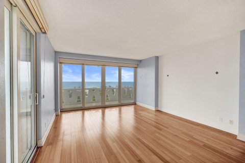 Condo in Fort Lauderdale, Florida, 2 bedrooms  № 2406207 - photo 12