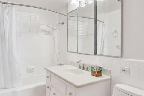 Condo in Fort Lauderdale, Florida, 2 bedrooms  № 2406207 - photo 25