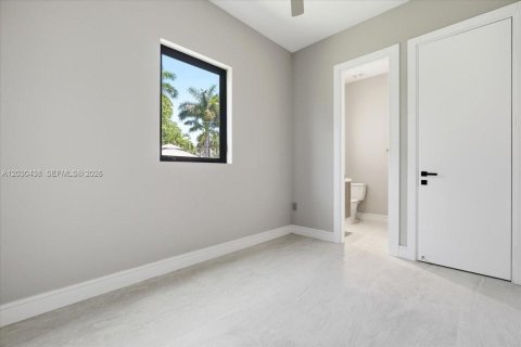 Casa en venta en Hollywood, Florida, 5 dormitorios, 298.87 m2 № 2257981 - foto 16