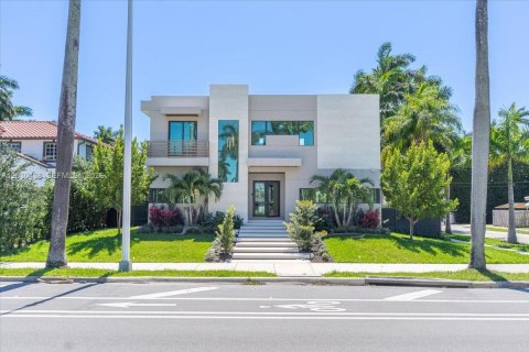 Casa en Hollywood, Florida 5 dormitorios, 298.87 m2 № 2257981