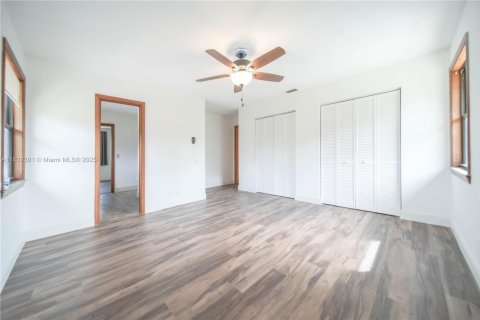 Casa en venta en West Palm Beach, Florida, 5 dormitorios, 252.88 m2 № 1809110 - foto 21