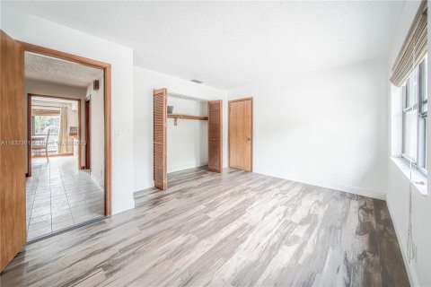 Casa en venta en West Palm Beach, Florida, 5 dormitorios, 252.88 m2 № 1809110 - foto 19