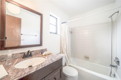 Casa en venta en West Palm Beach, Florida, 5 dormitorios, 252.88 m2 № 1809110 - foto 26
