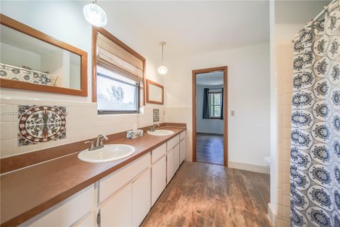 Casa en venta en West Palm Beach, Florida, 5 dormitorios, 252.88 m2 № 1809110 - foto 29