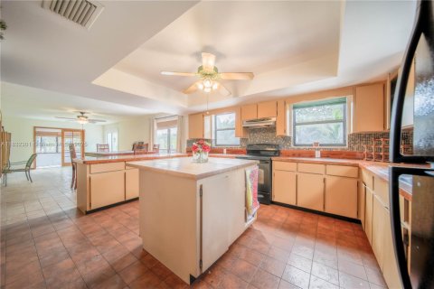 Casa en venta en West Palm Beach, Florida, 5 dormitorios, 252.88 m2 № 1809110 - foto 13
