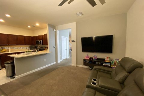 Adosado en venta en Hialeah, Florida, 4 dormitorios, 177.81 m2 № 1696831 - foto 12
