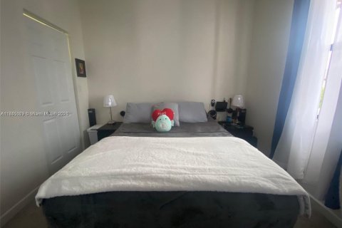 Adosado en venta en Hialeah, Florida, 4 dormitorios, 177.81 m2 № 1696831 - foto 27