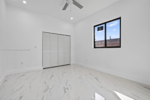 Casa en venta en Fort Lauderdale, Florida, 4 dormitorios № 1973958 - foto 13