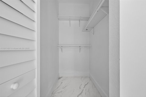 Casa en venta en Fort Lauderdale, Florida, 4 dormitorios № 1973958 - foto 24