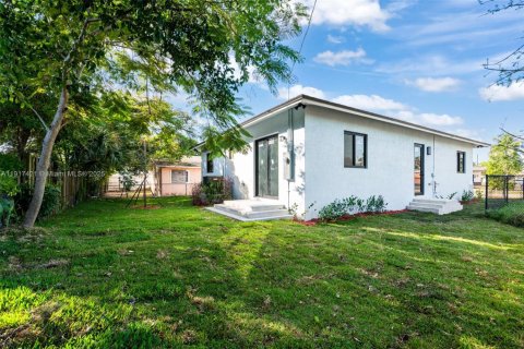 Casa en venta en Fort Lauderdale, Florida, 4 dormitorios № 1973958 - foto 25