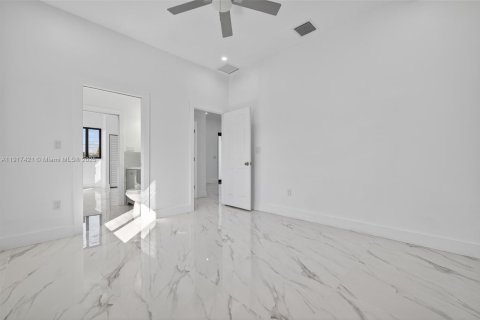 Casa en venta en Fort Lauderdale, Florida, 4 dormitorios № 1973958 - foto 14