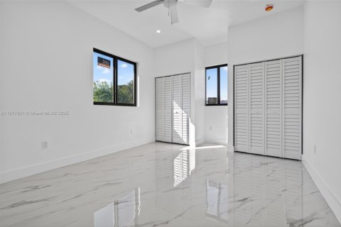 Casa en venta en Fort Lauderdale, Florida, 4 dormitorios № 1973958 - foto 17