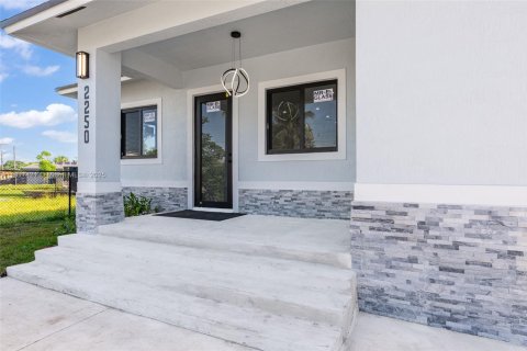 Casa en venta en Fort Lauderdale, Florida, 4 dormitorios № 1973958 - foto 3