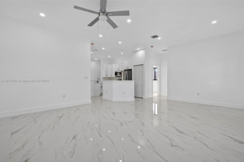 Casa en venta en Fort Lauderdale, Florida, 4 dormitorios № 1973958 - foto 7