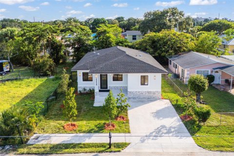 Casa en venta en Fort Lauderdale, Florida, 4 dormitorios № 1973958 - foto 2