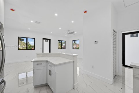 Casa en venta en Fort Lauderdale, Florida, 4 dormitorios № 1973958 - foto 10