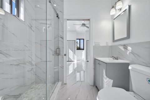 Casa en venta en Fort Lauderdale, Florida, 4 dormitorios № 1973958 - foto 15