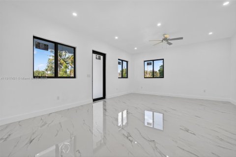 Casa en venta en Fort Lauderdale, Florida, 4 dormitorios № 1973958 - foto 6