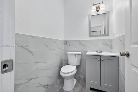 Casa en venta en Fort Lauderdale, Florida, 4 dormitorios № 1973958 - foto 11