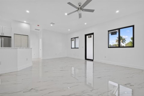 Casa en venta en Fort Lauderdale, Florida, 4 dormitorios № 1973958 - foto 5