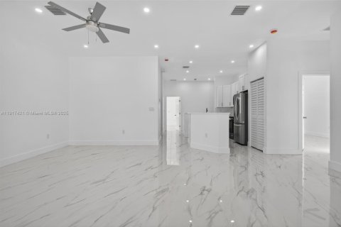 Casa en venta en Fort Lauderdale, Florida, 4 dormitorios № 1973958 - foto 4