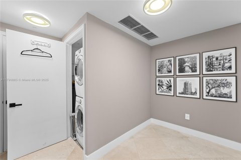 Condominio en alquiler en Miami, Florida, 2 dormitorios, 142.14 m2 № 1934683 - foto 12