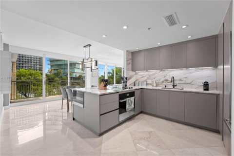 Condominio en alquiler en Miami, Florida, 2 dormitorios, 142.14 m2 № 1934683 - foto 4