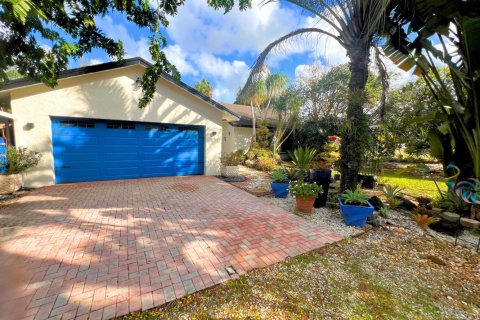 House in Fort Lauderdale, Florida 3 bedrooms, 144 sq.m. № 2378865 - photo 10