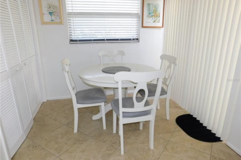 House in Oldsmar, Florida 3 bedrooms, 134.24 sq.m. № 2233303 - photo 12