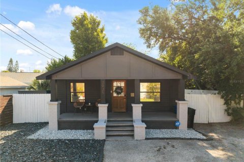 House in Saint Petersburg, Florida 2 bedrooms, 79.71 sq.m. № 2133796