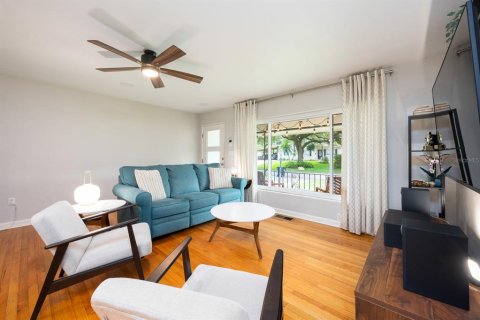 Casa en venta en Orlando, Florida, 3 dormitorios, 139.73 m2 № 1899866 - foto 3