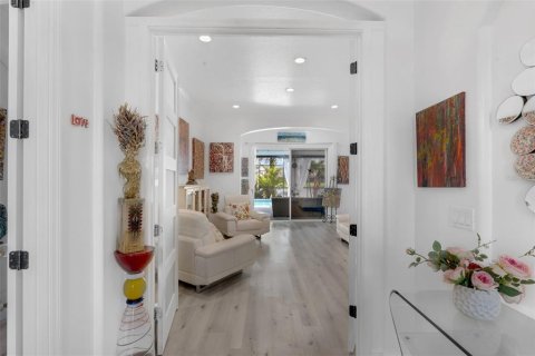 House in Orlando, Florida 5 bedrooms, 306.48 sq.m. № 1774006 - photo 6