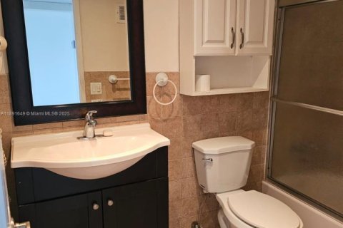 Condo in North Miami Beach, Florida, 1 bedroom  № 1944868 - photo 3