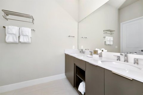 Condominio en alquiler en Four Corners, Florida, 5 dormitorios, 244.33 m2 № 1771262 - foto 24