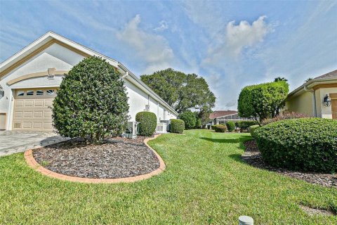 House in Summerfield, Florida 2 bedrooms, 199.55 sq.m. № 1904745 - photo 2