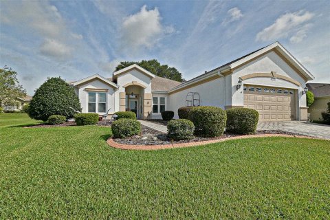 House in Summerfield, Florida 2 bedrooms, 199.55 sq.m. № 1904745 - photo 1
