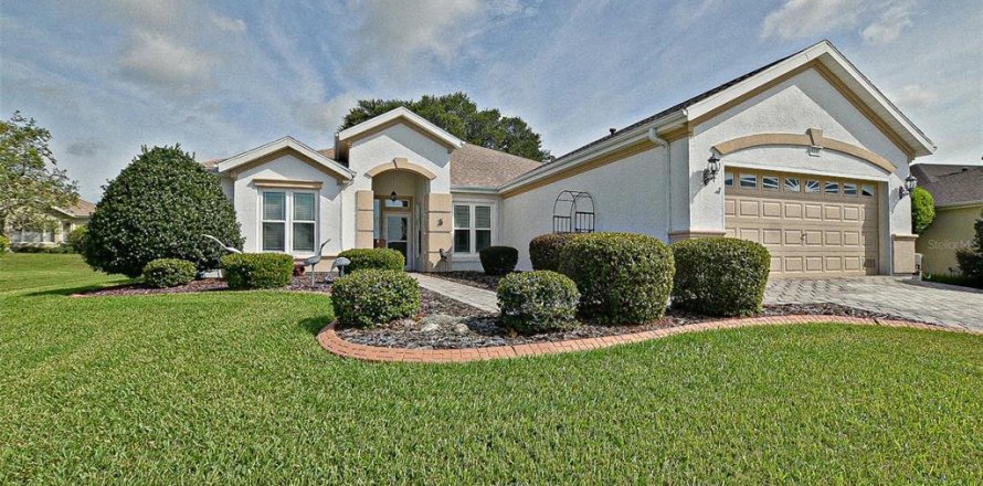 House in Summerfield, Florida 2 bedrooms, 199.55 sq.m. № 1904745