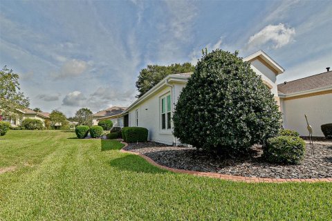 House in Summerfield, Florida 2 bedrooms, 199.55 sq.m. № 1904745 - photo 10