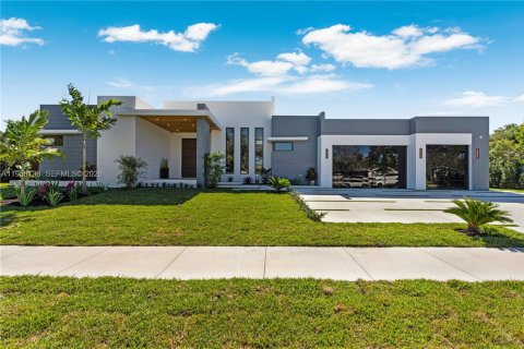 House in Miami, Florida 5 bedrooms, 290.97 sq.m. № 2091333