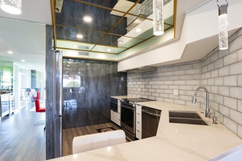 Condo in West Palm Beach, Florida, 3 bedrooms  № 2246361 - photo 10